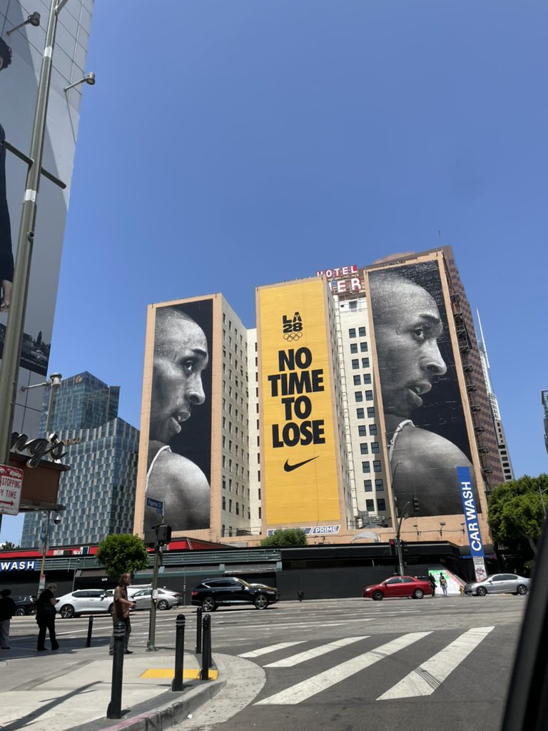 OPV_D253's tweet image. How it birthday to the legend, my GOAT, my sports idol 🎈🙏🏽 #MambaOut