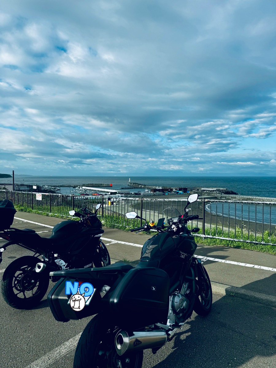 RK2RC63's tweet photo. 最近免許取った後輩の初プチツーに同行して来たよ😆
バイクも買った事だし、末永くバイクライフを楽しんでくれたら嬉しいね✨

今年、全然バイク乗れてなくて、オジキャン以来だった😂
短時間だったけど、やっぱりバイクは楽しいね🤩 https://t.co/WVKyIqYmIv