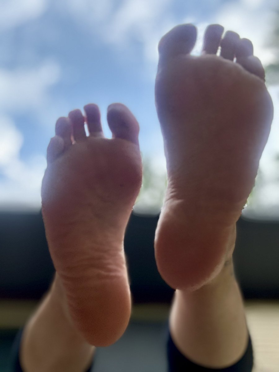 SadiesSox's tweet photo. Lick my soles and it might make me cum back for more

#solesandtoes #footworshi̇p #footfetish #lickme #lickmyfeet #soleworship #suckmytoes #makemewet #toelovers #feetworshi̇p #Feet #foot https://t.co/bw22fO3QKH