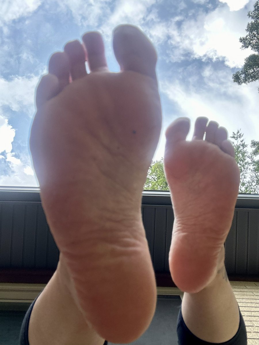 SadiesSox's tweet photo. Lick my soles and it might make me cum back for more

#solesandtoes #footworshi̇p #footfetish #lickme #lickmyfeet #soleworship #suckmytoes #makemewet #toelovers #feetworshi̇p #Feet #foot https://t.co/bw22fO3QKH