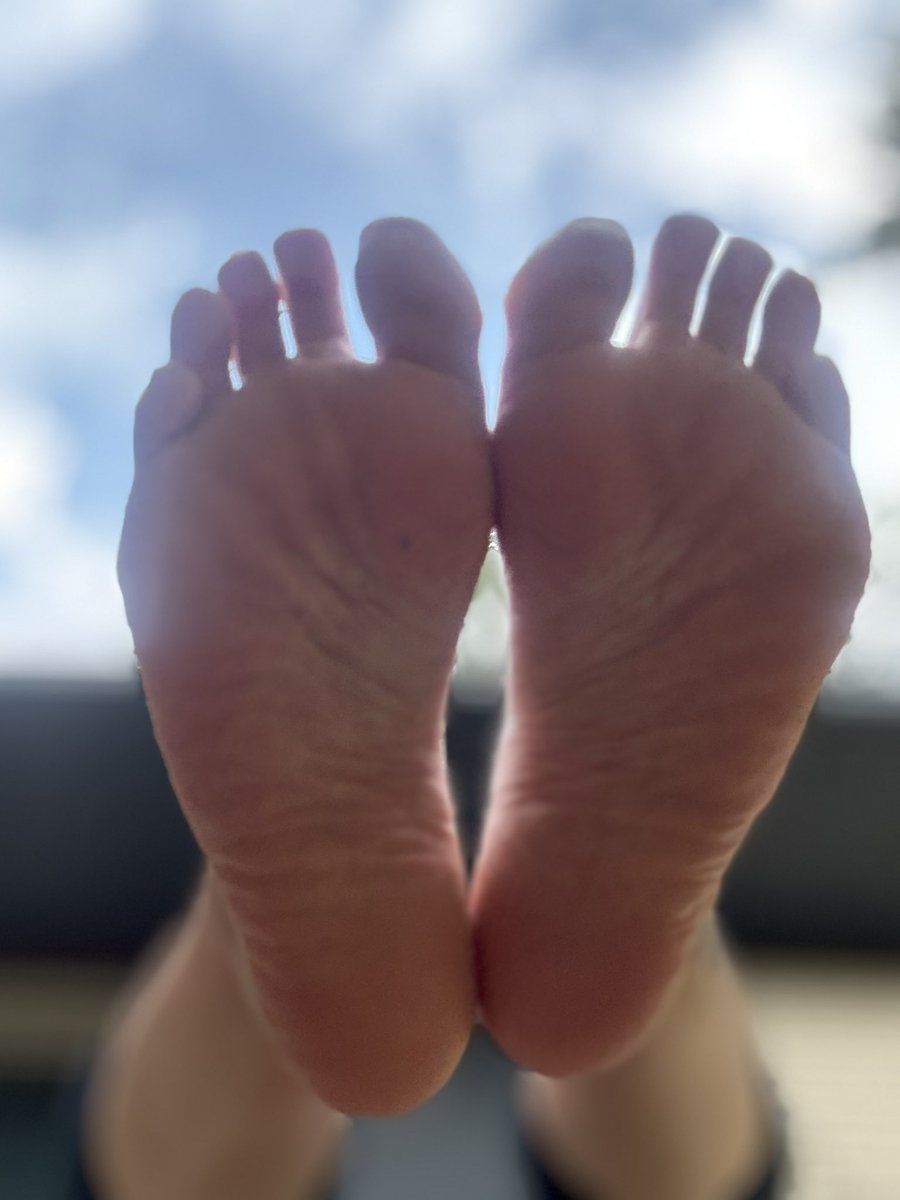 SadiesSox's tweet photo. Lick my soles and it might make me cum back for more

#solesandtoes #footworshi̇p #footfetish #lickme #lickmyfeet #soleworship #suckmytoes #makemewet #toelovers #feetworshi̇p #Feet #foot https://t.co/bw22fO3QKH