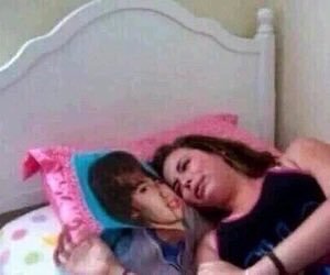 jxstinfernet's tweet photo. pensemos en lo feliz que debe estar justin, realmente ese hombre está en el mejor momento de su vida teniendo lo que siempre quiso que es una mujer a su lado que lo ama y ahora un hijo dios mío, lo amo y que sea feliz toda la vida que se lo merece https://t.co/h5xUNGIbNg