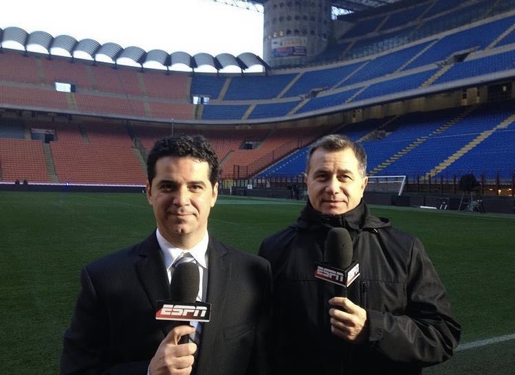 Ricardomln22's tweet photo. Solo los olds sabemos que los mejores para narrar al Milan son estos dos https://t.co/9a3xzFHyXz