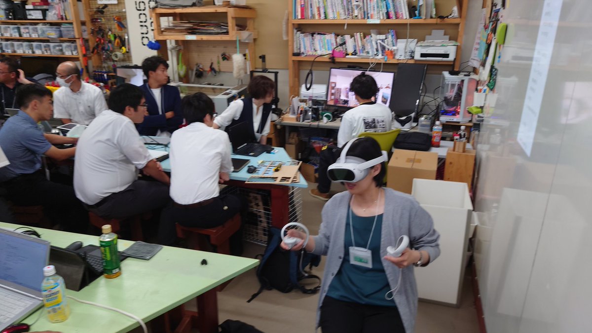 hh_kb's tweet photo. 信州大学教育学部にて各地から中学校の技術の先生が集まる研修にて時間をいただいてお話と機械の使い方についてレクチャー致しました。内容的にはデジタルファブリケーションの活用方法とXR系の技術を組み合わせたときの可能性の広がりのお話しとCNCの使い方をについてです。 https://t.co/dBE4ZwPhkj