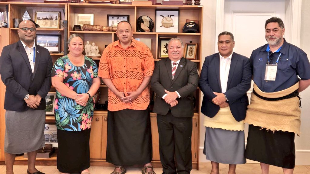 ForumSEC's tweet photo. #PIFLM53
SG Waqa, Deputy Nayasi, Deputy Solofa, and Director Tekiteki met today with #Tonga PM Hu'akavameiliku and Chief of Staff Paula Mau as the countdown heads towards Day 1 of the 2024 Leaders Meeting. #Pacific2050
#TransformativeResilientPasifiki
#buildbetternow https://t.co/695cvevVtn