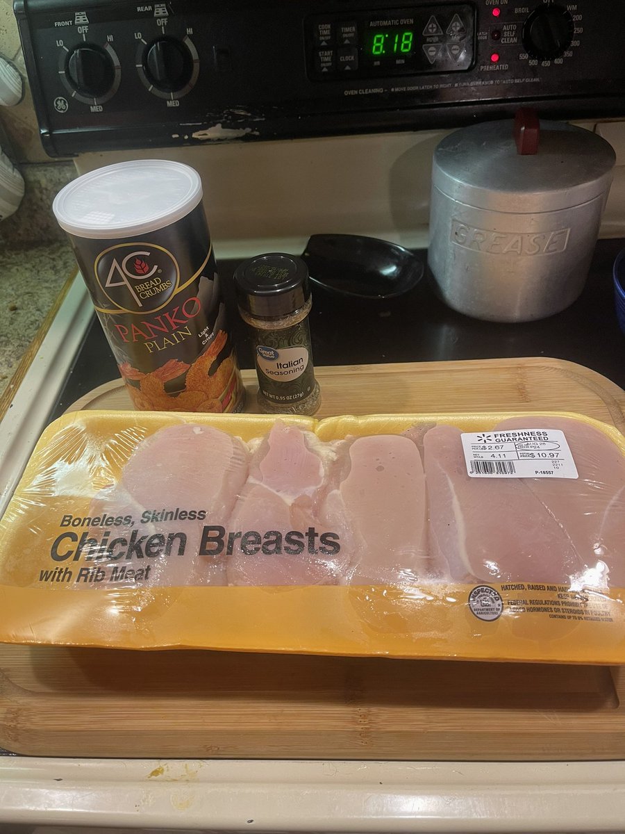 Memphismarkog's tweet image. Dinner tonight with just what we had in the fridge I ended up doing a Panko Parmesan crusted chicken breast with Italian bread and rice #makingdo #dinner #food