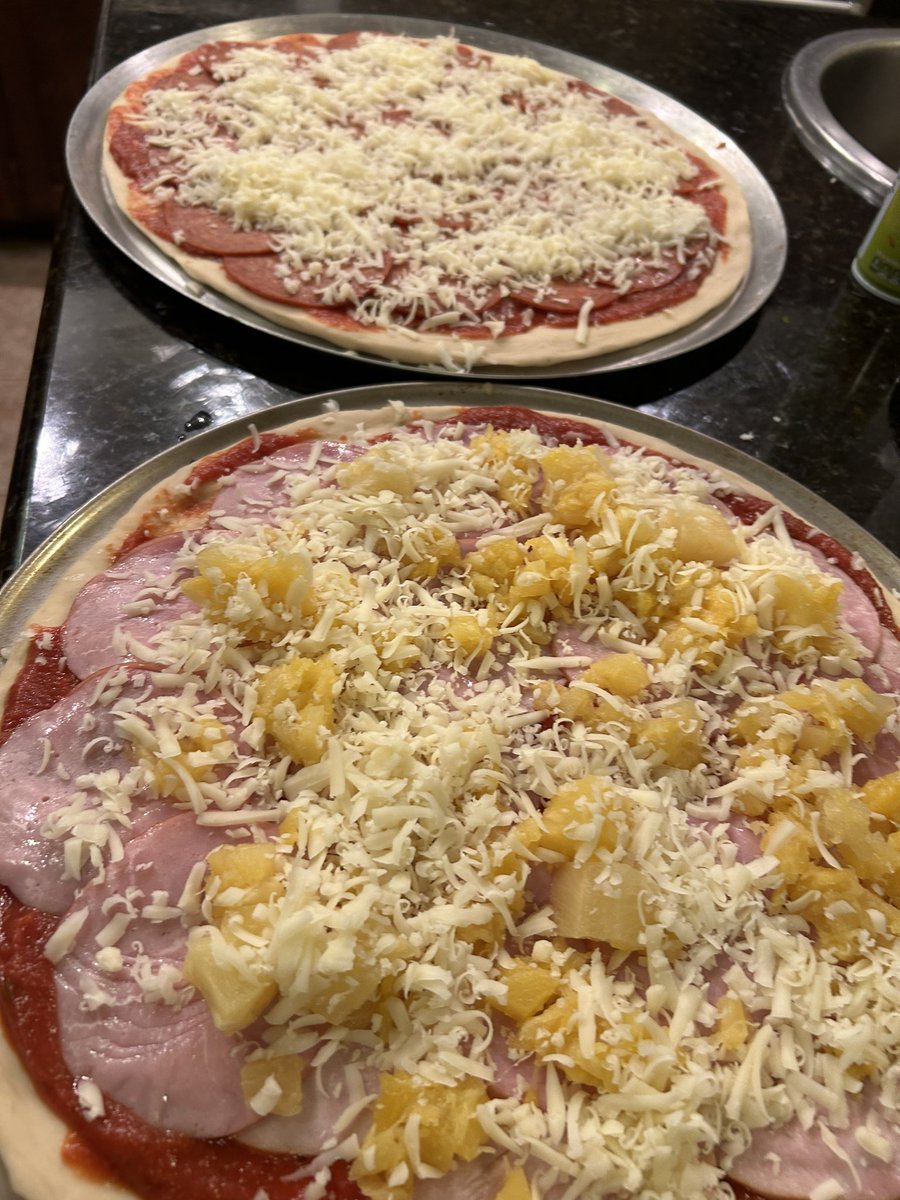 MTsteamboat's tweet image. Pizza, Pizza!!! 🍕 #mtsteamboat #mtladiescook #fromscratch