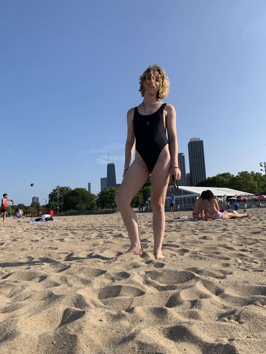 magmapuddle's tweet image. first beach day in chicago!!