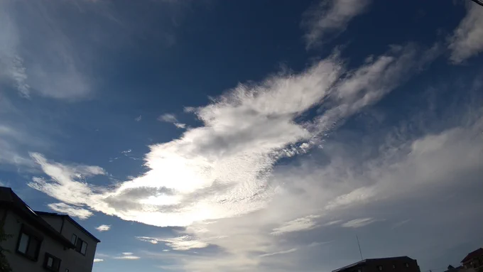夕方散歩秋らしい雲と入道雲が 