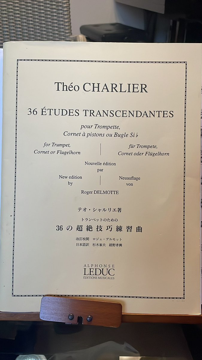 gentaharagh's tweet image. オススメのエチュード①
36の超絶技巧練習曲byテオ・シャルリエ

トランペットやコルネット用のエチュードですが、内容が素晴らしいです。
テクニックだけでなく音楽的、理論的にもトップレベルのクオリティの練習曲集となってます。

#brassband
#besson 
#ユーフォニアム
#ブラスバンド