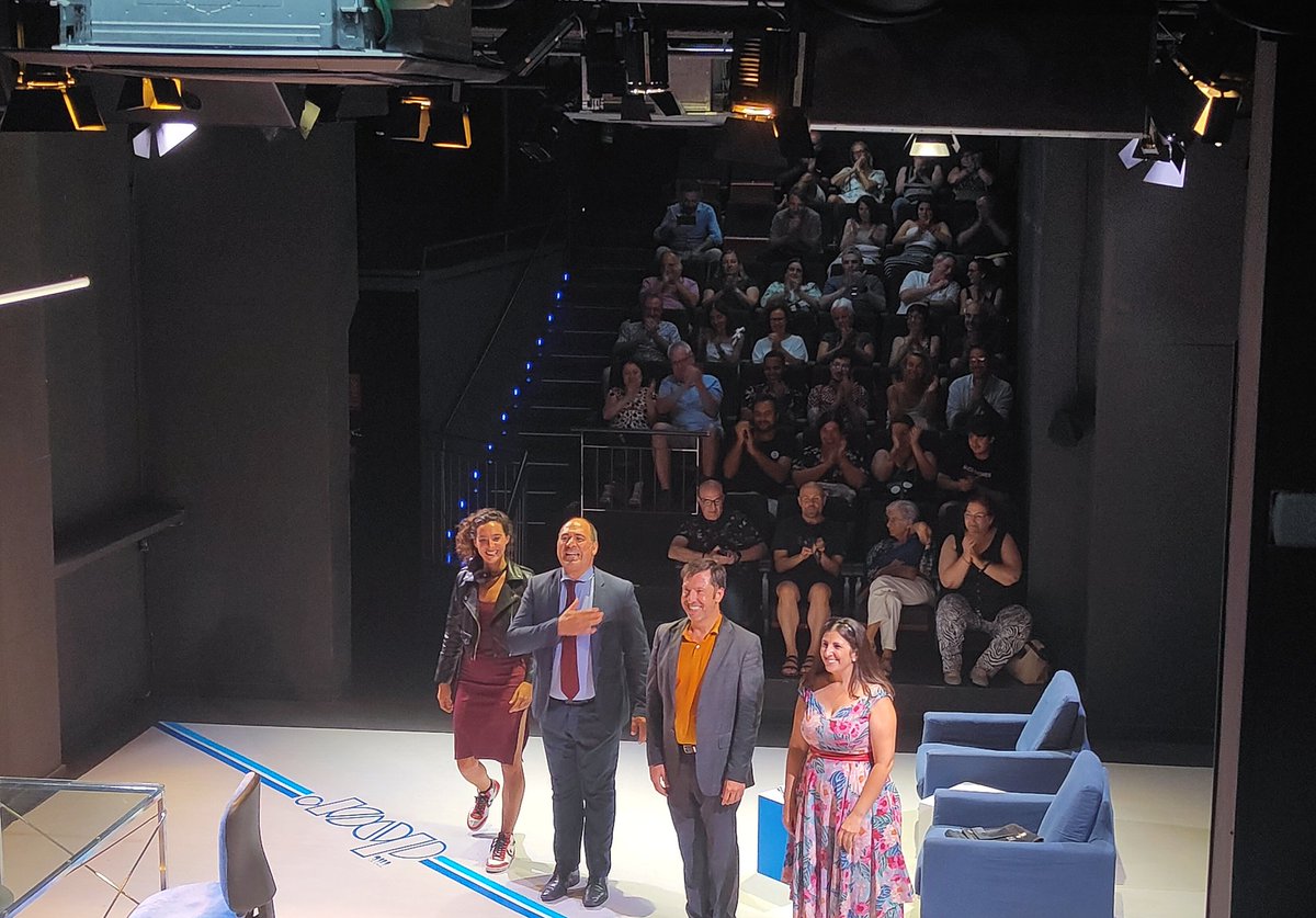 Magnífica obra #anglemort al <a href="/salaversus_gl/">Sala Versus Glòries</a> , quina posada en escena tan original i quines bones interpretacions, els actors s'hi deixen la pell. Aneu a teatre i ajudeu a la difusió de la cultura!