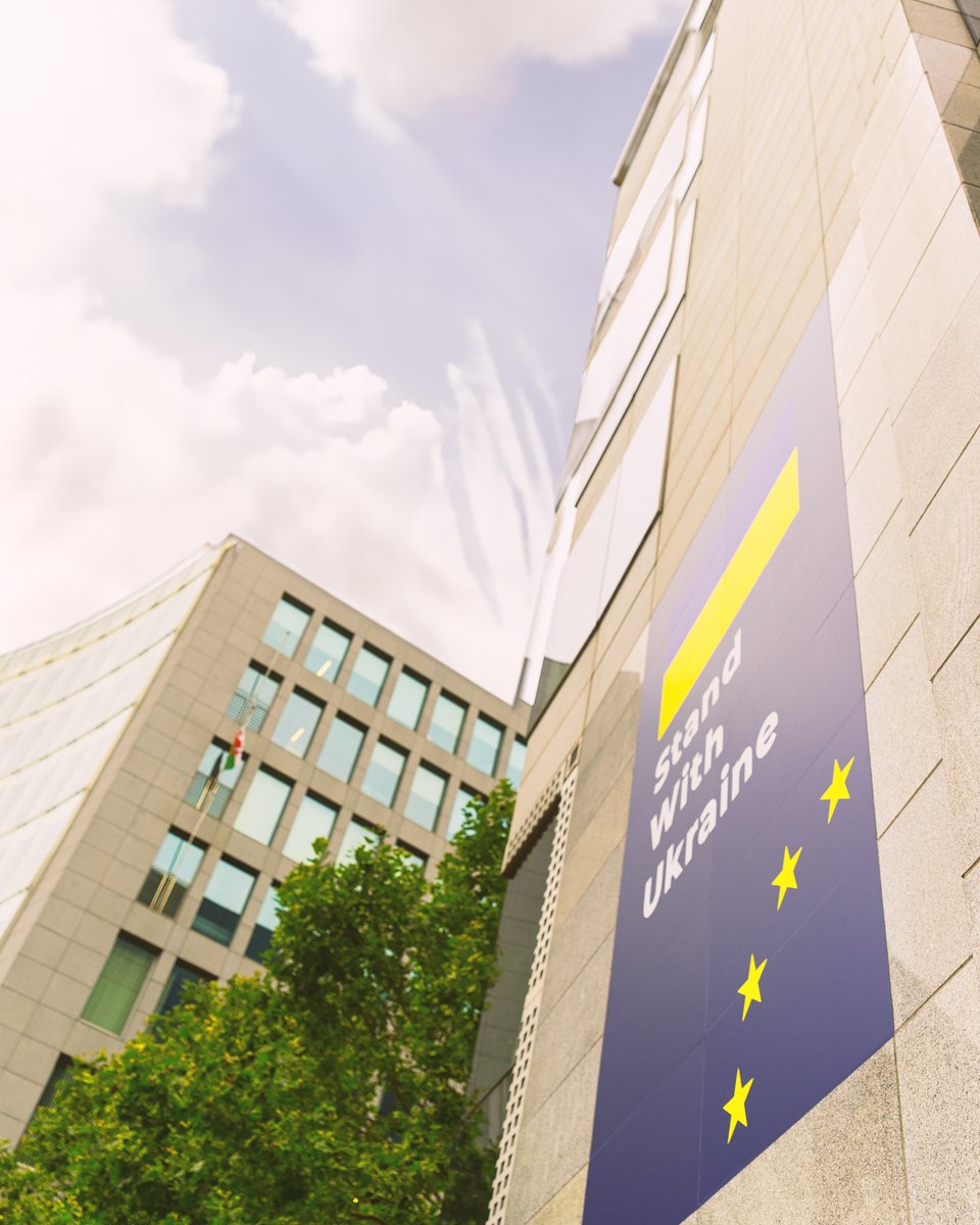 eu_eeas's tweet photo. 33 years ago, Ukraine regained its independence.

Today, as we mark Ukraine Independence Day, Ukrainians are fighting to protect what they’ve conquered, their independence and undeniable sovereignty.

We will always #StandWithUkraine: the future of Ukraine is with the EU. https://t.co/lJy5VPSKuJ