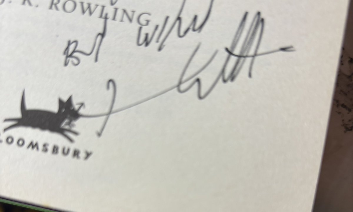 #HarryPotter fans, we found this signature in one of the books. Any ideas as it has us stumped?!?