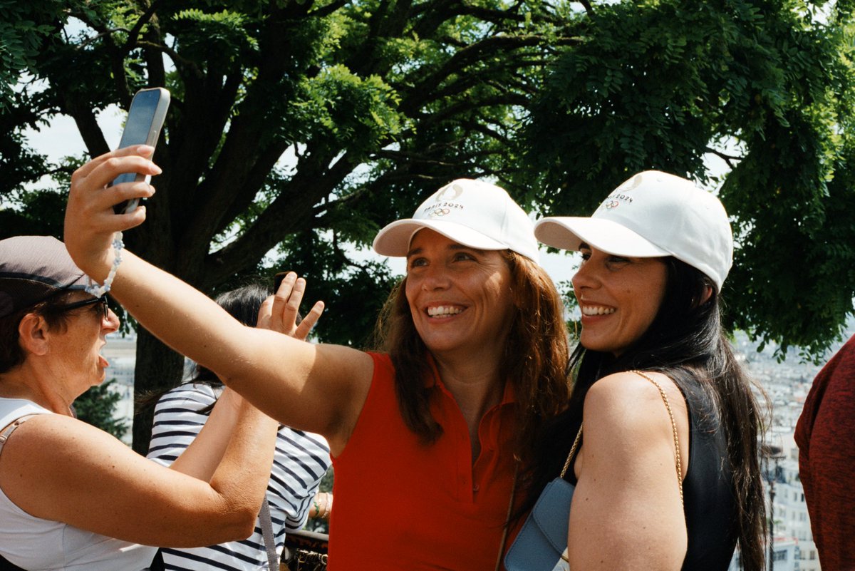 Street Photo à Paris #JO2024 
Avec <a href="/whitevinaigre/">vinaigre</a> sous Sunny Summer 250D de <a href="/lesargenticos/">Les Argenticos</a>, la vidéo est disponible juste ici : 

youtu.be/2o8uvvBm9aY?si…

Women’s Cycling Road Race. 
04/08/24. #Olympics2024Paris