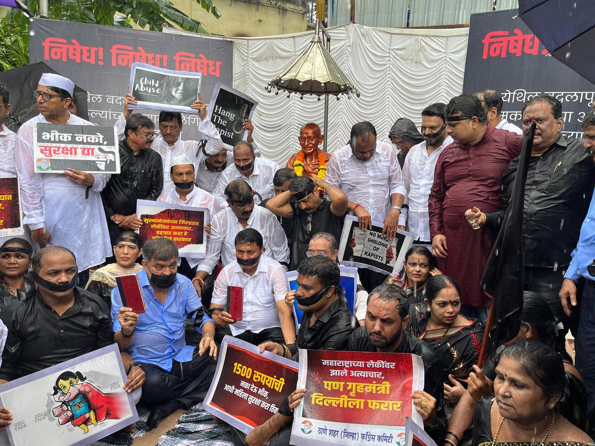 Awhadspeaks's tweet photo. बदलापूर घटनेनंतर राज्य सरकार विरोधात प्रचंड रोष आहे.या प्रकरणी सरकारने दाखविलेली अनास्था आणि पोलीस प्रशासनाने केलेली दिरंगाई ही केवळ अक्षम्य आहे.या सरकारच्या निषेधार्थ आज गांधी उद्यान ठाणे येथे महाविकास आघाडीतर्फे निषेध आंदोलन करण्यात आले.

यावेळी माझ्यासोबत काँग्रेसचे प्रदेशाध्यक्ष श्री.नाना पटोले
काँग्रेसचे कार्याध्यक्ष श्री.नसीम खान तसेच महाविकास आघाडीचे नेते,पदाधिकारी आणि कार्यकर्ते उपस्थीत होते.