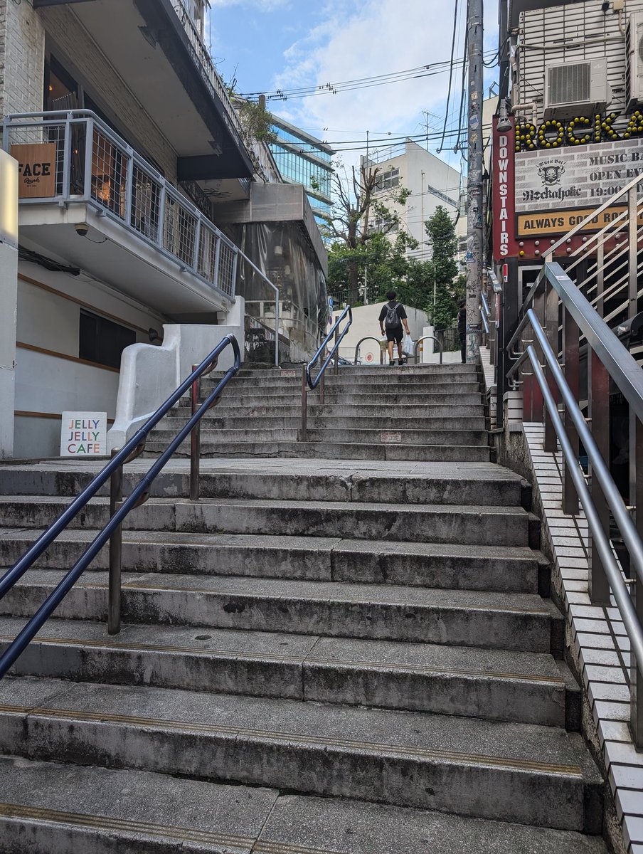 yuzutenn's tweet photo. 渋谷きてすばせかの壁グラのところ行こうと思ったらなくなっててショック… https://t.co/cCftdztFAV
