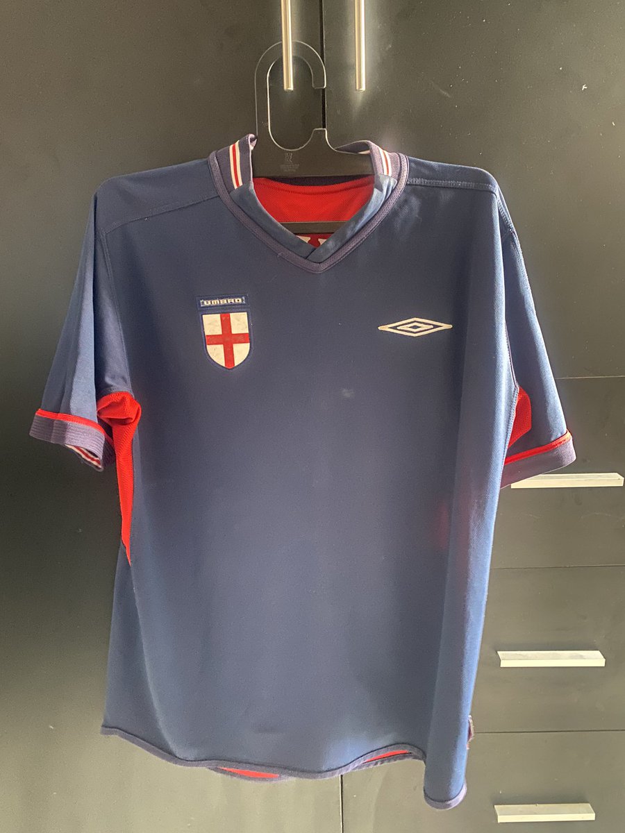 itsme__J's tweet photo. WTS Jersey England 2002 Reverse
Name Set David Beckham

Size XL
Excellent Condition!

600k (negotiable)
Free Ongkir untuk Kota Bandung
@Jerseyforum 
#jersey4sale https://t.co/Yv5ChBNPYD