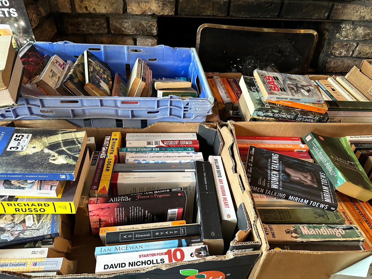 Saturday at the Graiguenamanagh Town of Books Festival is all about family fun! 👨‍👩‍👧‍👦 From children’s workshops to treasure hunts, there’s something for everyone. Details here: hubs.li/Q02MhSC20 🥨🍫 #FamilyDay #BookFestivities #Blacknight #Graiguenamanagh
