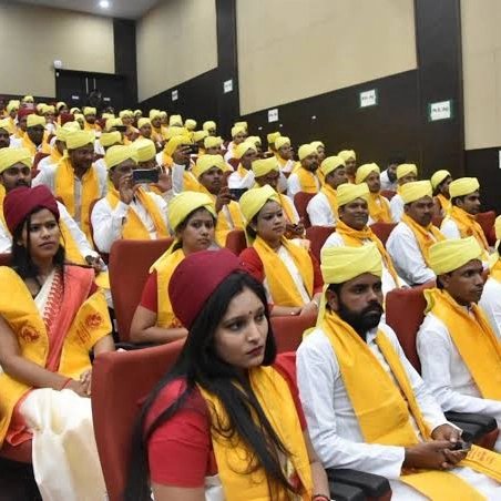 Black gown and cap will no longer be acceptable in convocation ceremonies of educational institutions in India? The Health Ministry asked central hospitals to wear Indian clothes instead of black gowns and caps in the convocation ceremony.