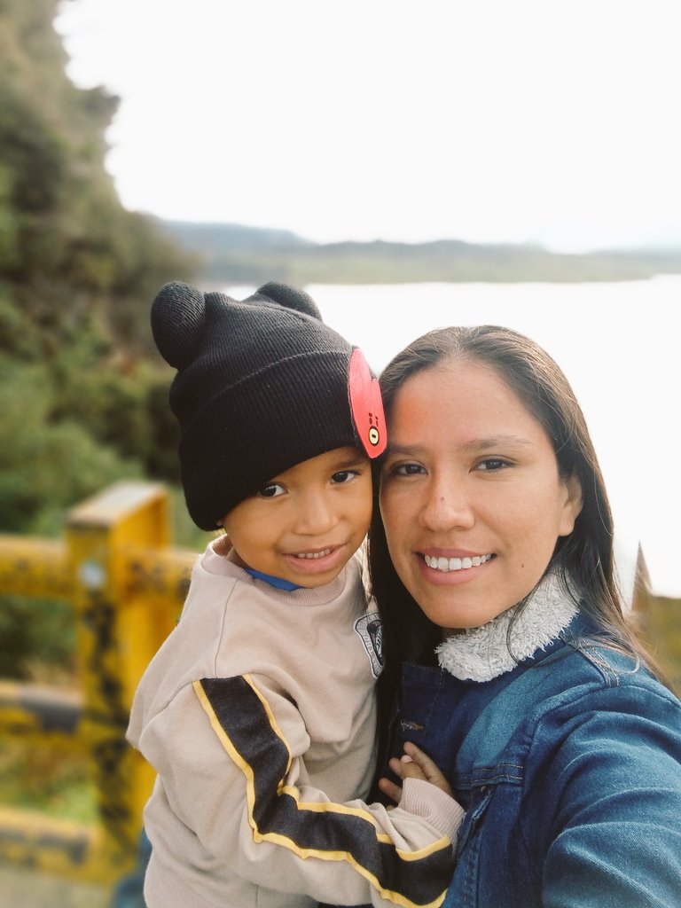 Sharon930211's tweet photo. Te elijo mil veces mas 😘 te amo hijo https://t.co/2PRPl6Kt2x