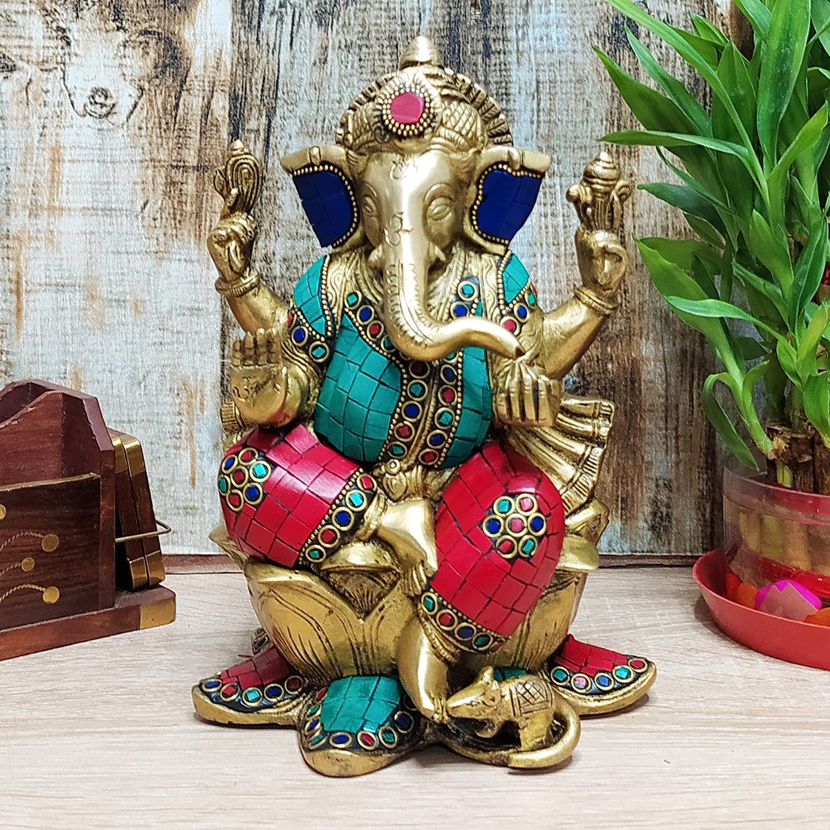 svarupart's tweet photo. Honored as the god of beginnings, Ganesha is invoked at the start of ceremonies and as the patron of learning. Emerging as a distinct deity during the Gupta period, Ganesha is revered across Hindu traditions as the son of Parvati and Shiva.  #ganeshacharya #ganesha #brassidol https://t.co/9WsrhHgaRj