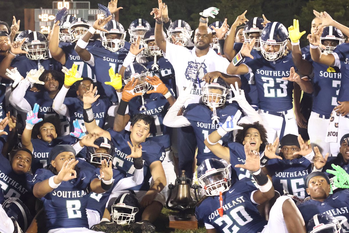 🏈 Big win for the Bulldogs tonight against Enloe High School! Thank you to all the fans, dignitaries, and celebrities for showing up and cheering us on at the first game of the season. Let's keep this energy up! 🐾💪 #BulldogPride #Victory #GoBulldogs