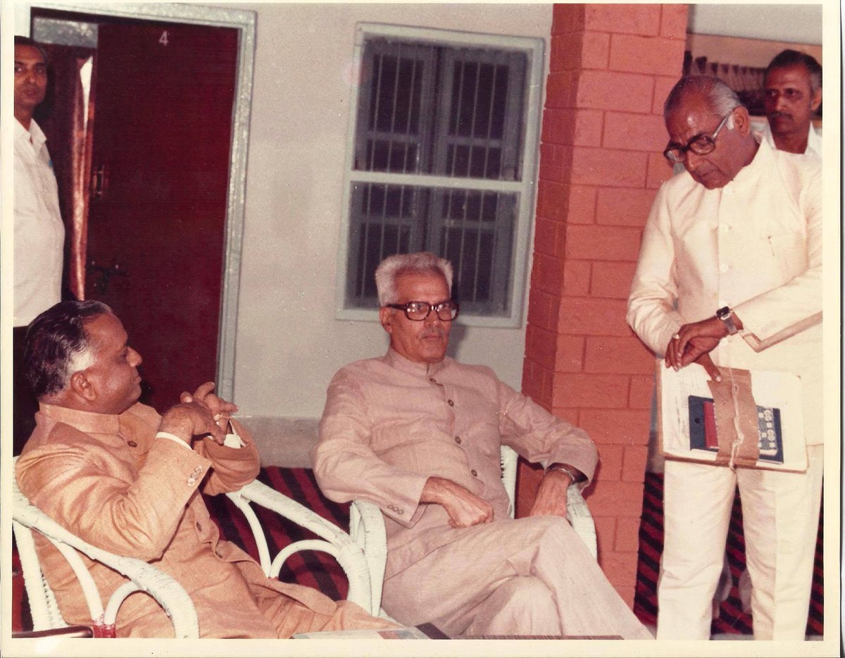 vibhamathur10's tweet photo. भूतपूर्व केंद्रीय मंत्री एवं राजस्थान विधानसभा के पूर्व अध्यक्ष स्व. रामनिवास मिर्धा की 100वीं जयंती पर श्रद्धांजलि अर्पित करती हूँ।

उन्होंने अपना पूरा जीवन जनता से जुड़े मुद्दों और उनके अधिकारों की रक्षा एवं बेहतरी के लिए समर्पित कर दिया था। 
@MirdhaOne https://t.co/1t3GMHwCdB