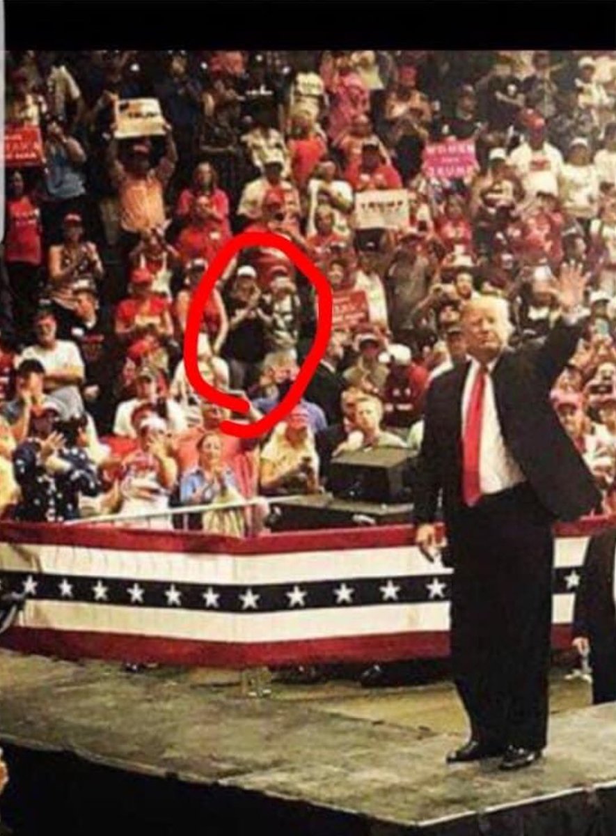 gina77770's tweet image. Trump rally, Oct 2018. The energy was incredible, the people were amazing and Trump was a rockstar. If you zoom in, I’m the one wearing a blue shirt with a white MAGA hat on. It’s my picture with President Donald Trump, shut up, I’m counting it, we’re in the same pic lol😠😆
