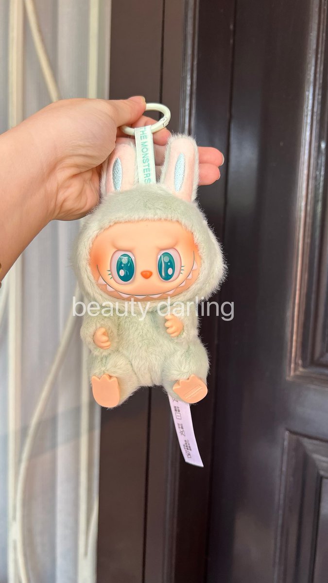 Ququ dan Dada udah sold🥰 lucu banget lembut pol bulunya. Labubu have a seat cuma 700 an aja! ready stock ya bisa langsung kirim🫶🏻 jaminan ori udah cek barang secara langsung 

wts labubu poomart crybaby tiket konser iu ive enhypen lisa blackpink jennie exo bts jakarta surabaya