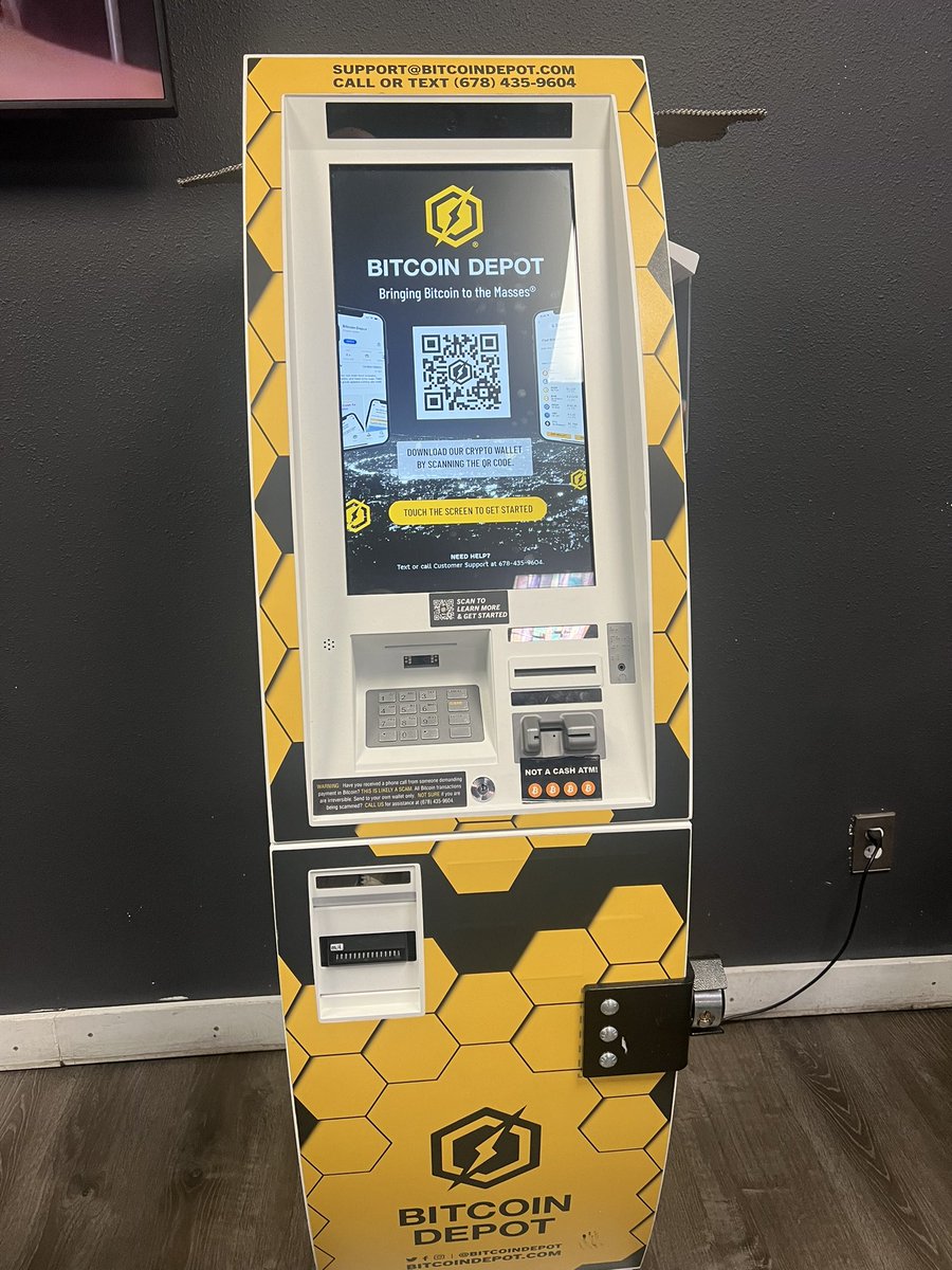 Chef__Nunez's tweet photo. Buying bitcoin at the gyro spot https://t.co/3oN9oabKQw