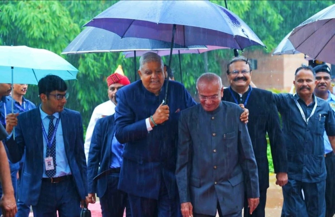 Atanu_nfsu's tweet photo. A powerful image that speaks volumes our Honble @VPIndia walking side by side with the Vice Chancellor @NFSU_Official Padma shri @jayantv04530296 , holding an umbrella and leading by an example that will be remembered by the youth forever. 

#Leadership https://t.co/OMqYaqL1pZ