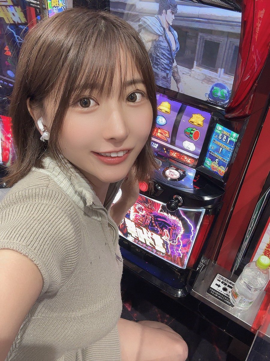 一緒に写真撮ってくれたみんなありがとう✨️
14時過ぎからまた再開します💓
私のポスター近くのスタッフさんにお声がけしてくれたら対応いたします😌
ホワーーーーーチャァア‼️‼️

 #PR
 #アツ姫
 #天下統一
 #ビックマーチ桐生店 https://t.co/PbC1u07ysD