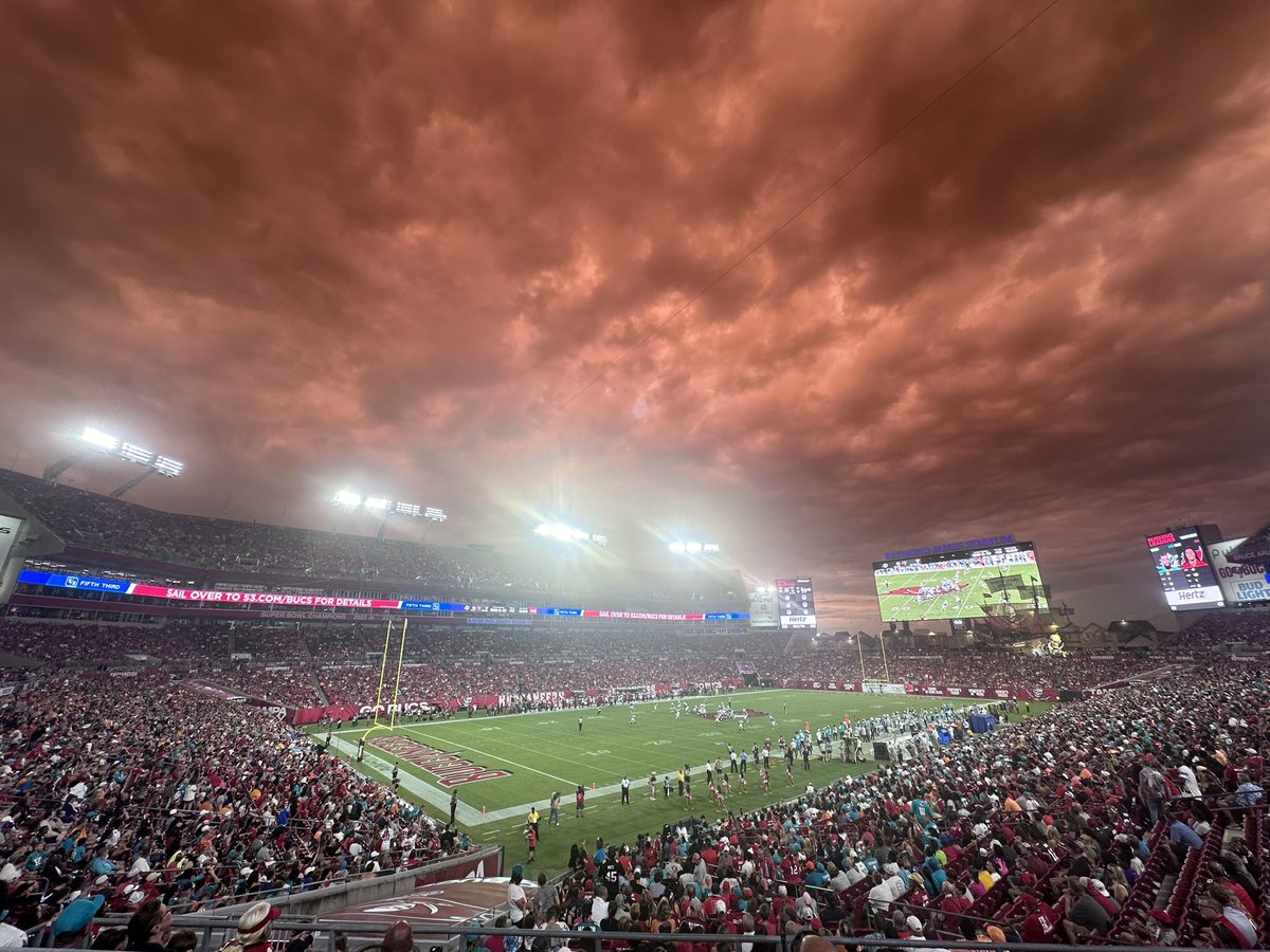Amazing night watching <a href="/Buccaneers/">Tampa Bay Buccaneers</a>  take on <a href="/MiamiDolphins/">Miami Dolphins</a>… What an amazing experience! 

The amount this country loves sport is 👌