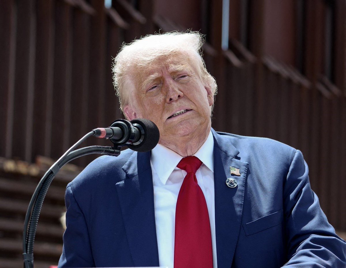 Many people are saying that trump HATES this picture that accurately makes him look like the crusty old dusty weird fart that he truly is.

It'd be a real shame if everyone retweeted this picture everywhere and forced him to throw ketchup.

It might even make him cry.