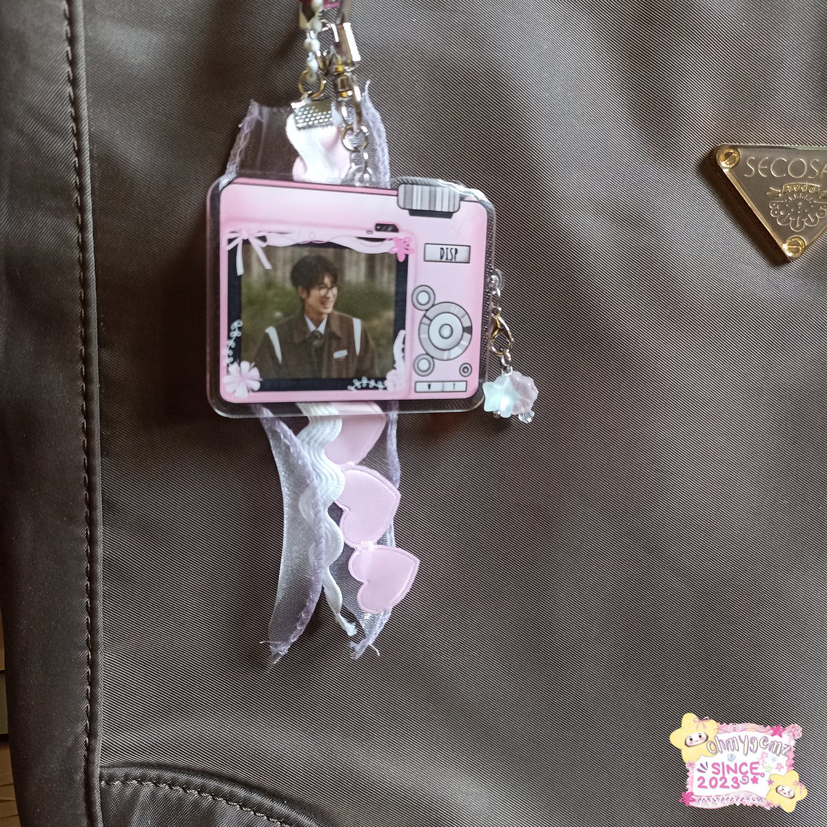 Wts lfb anik  wonwoo seventeen keychain keyring acrylic
Wonwoo Digicam acrylic inspired ૮ ․ ․ ྀིა
Limited stocks || Onhand: 5/5  ๋࣭ ⭑⚝
~ ₱140 ( add ₱30 for ribbon)
~ mop: gcash, mod: J&amp;T 
~ Check comsec for more 
⋆˚✿˖°𓂃 ࣪˖ ִֶָ𐀔˚˖𓍢ִ໋🦢˚
check my carrd 💌 for more ༘