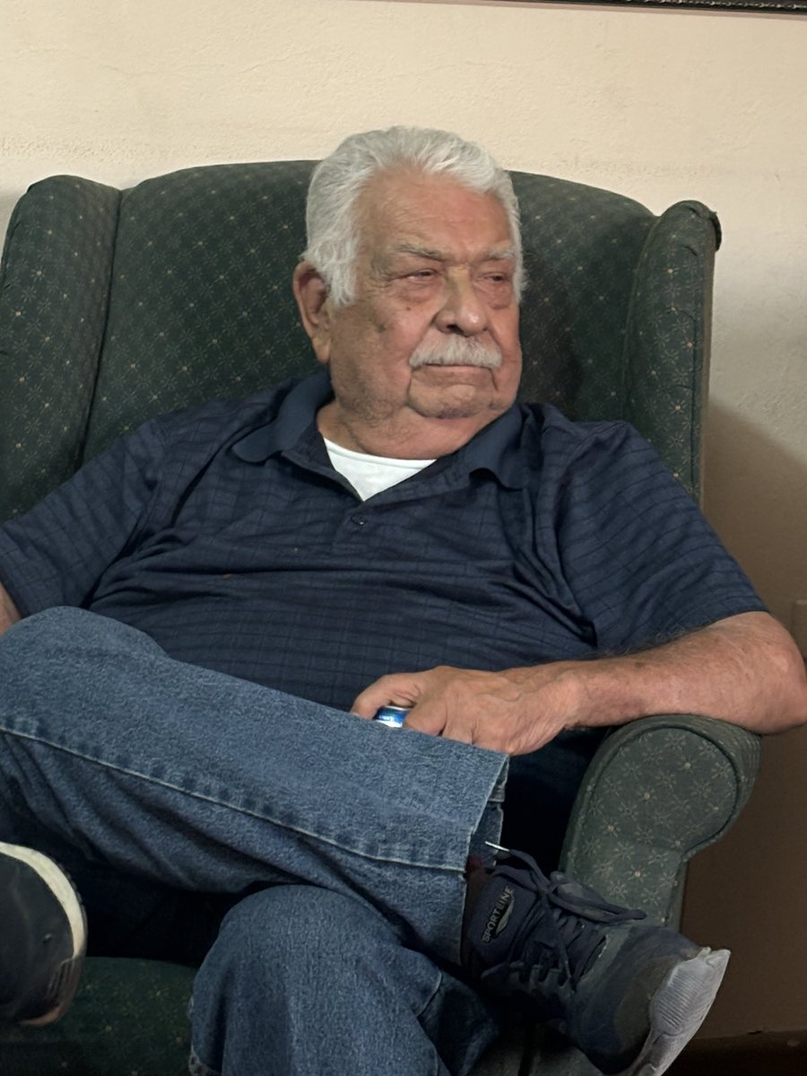 Michellecv2's tweet image. Yo te cuido a tu viejito mi Chatita 🤍🤍