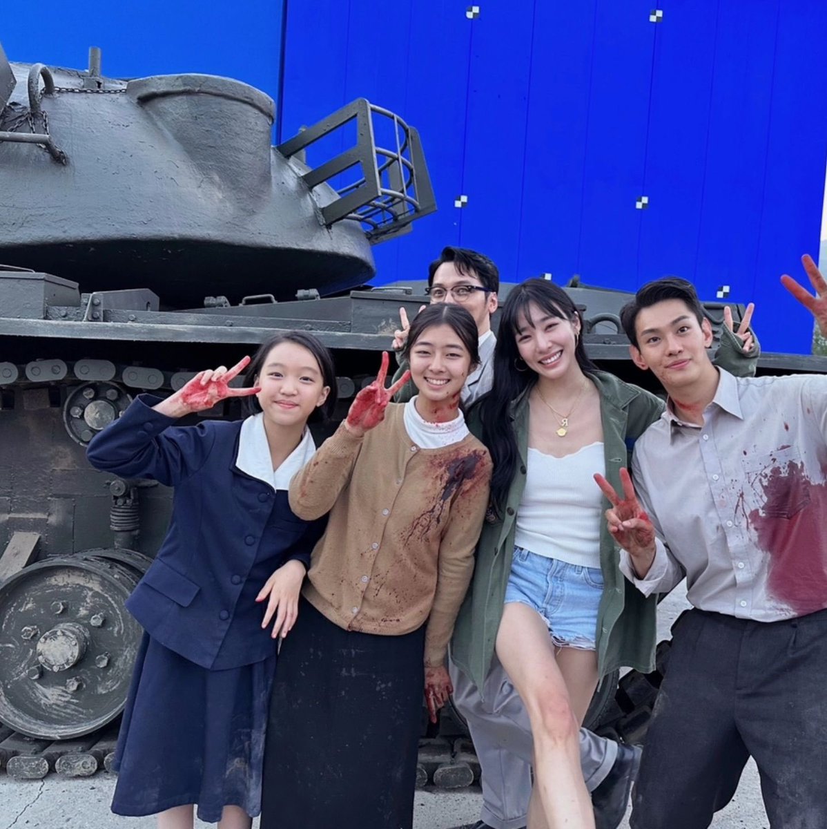 ayohelloitsMini's tweet photo. I have never thought that tiffany's friendship would be growing from the acting industry as well. she's been friends and adored by so many idols and entertainer/broadcaster especially her juniors, and now she's around bigger circle after debuted in dramas and join a chicago🥹 https://t.co/qwMEqoRP9c