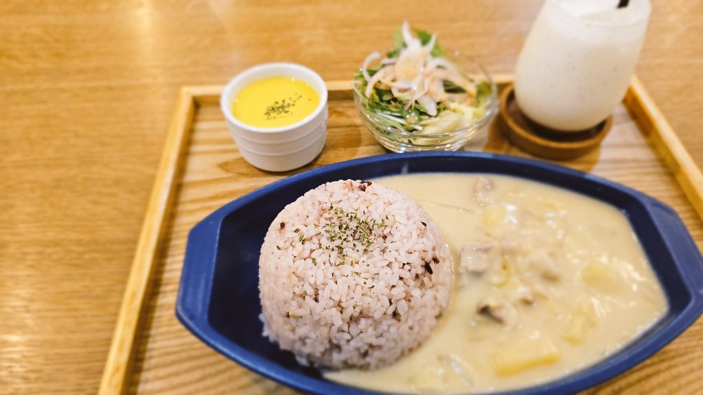 yukitaka0325's tweet photo. ランチは #CAFEBUTTON でホワイトカレー🍛😋 https://t.co/kqz6KoBCim