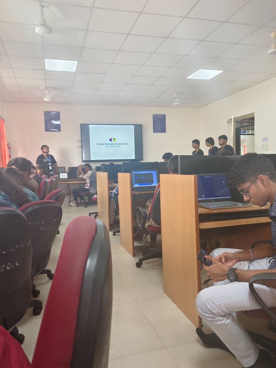 rohith_recurred's tweet image. HERE AT STEALTHCRAFT!🎉 @gdscsrmrmp