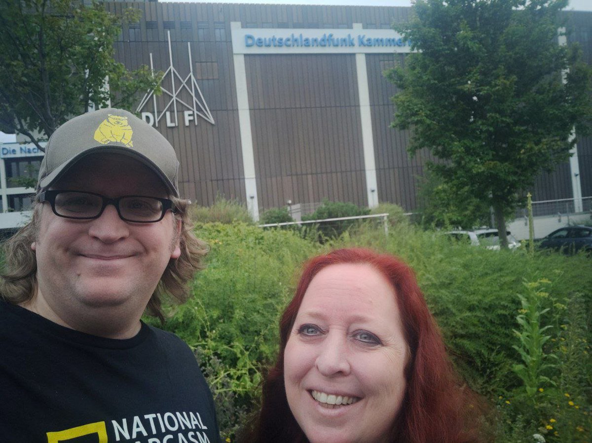 Gemeinsam die Welt retten...
Fux und Bär wurden eingeladen zusammen mit 2 Redakteuren der Wissenschaftsredaktion das Kennerspiel des Jahres 2024 "e:Mission" im Studio des Deutschlandfunks zu spielen.
Hier könnt ihr es hören.😍
share.deutschlandradio.de/dlf-audiothek-…

<a href="/Yellowgeekbear/">Yellowgeekbear</a>