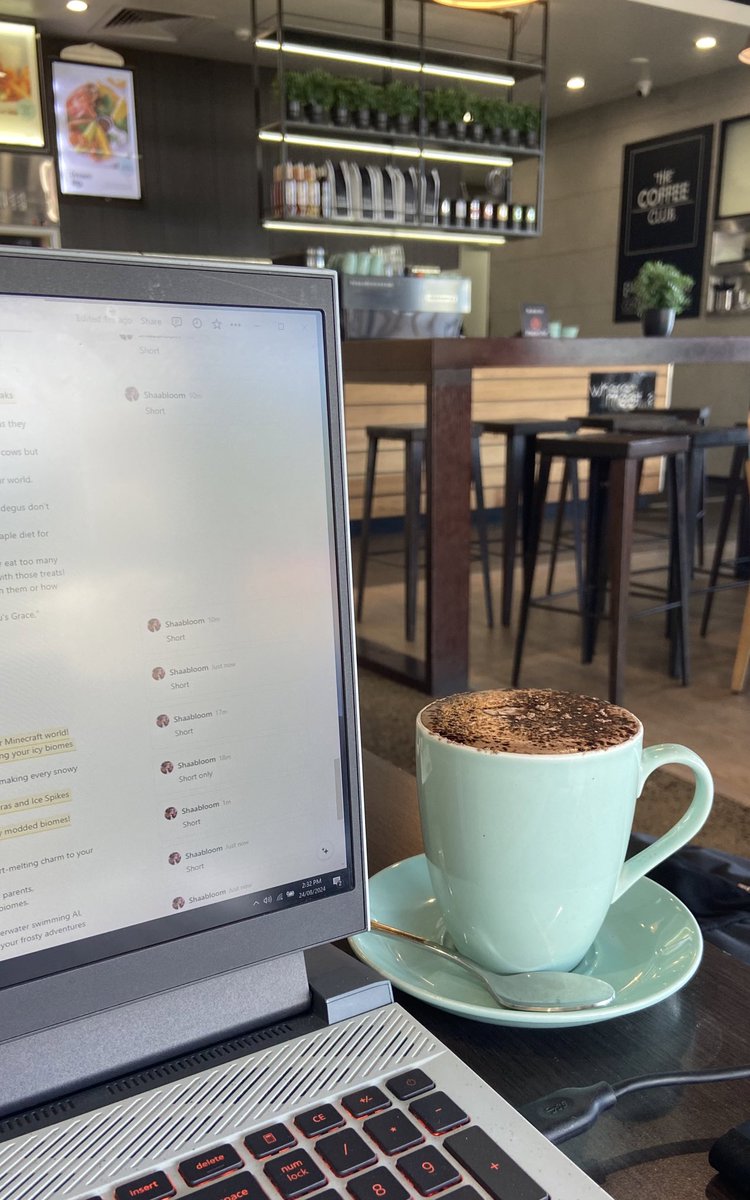 Fuelling my creativity and productivity today with a cozy cup of hot chocolate in the perfect café spot 😌☕️