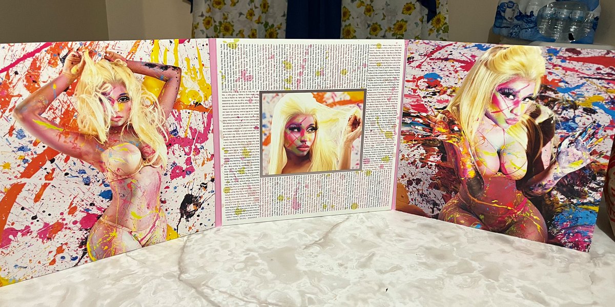 onikapr_'s tweet image. Look what arriveddd 🤩🤩 Another one for the collection😬💖✨
#PinkFridayRomanReloaded @NICKIMINAJ