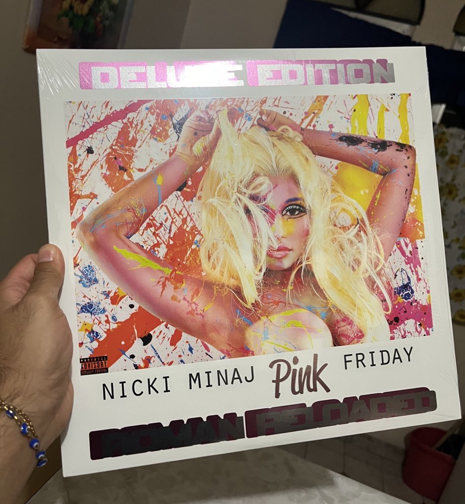 onikapr_'s tweet image. Look what arriveddd 🤩🤩 Another one for the collection😬💖✨
#PinkFridayRomanReloaded #PinkFriday2 @NICKIMINAJ