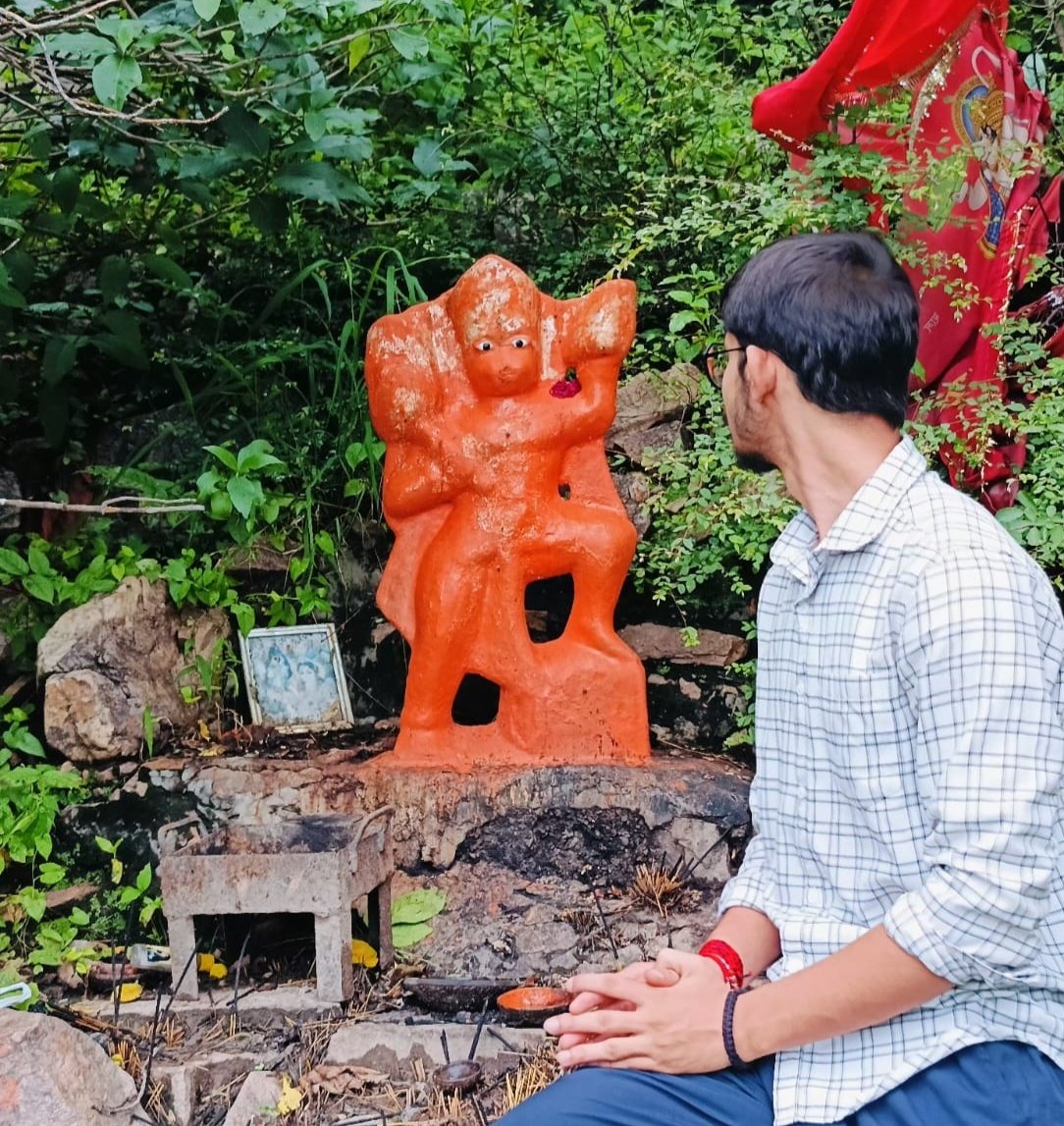 HksHoney's tweet photo. मनोजवं मारुततुल्यवेगं जितेन्द्रियं बुद्धिमतां वरिष्ठम्।
वातात्मजं वानरयूथमुख्यं श्रीरामदूतम् शरणं प्रपद्ये।।🚩
#ShikharDhawan #BirthCampaign
#PositiveImpact #Rajguru #Ukraine #SaturdayVibes https://t.co/sxxlKog0f3