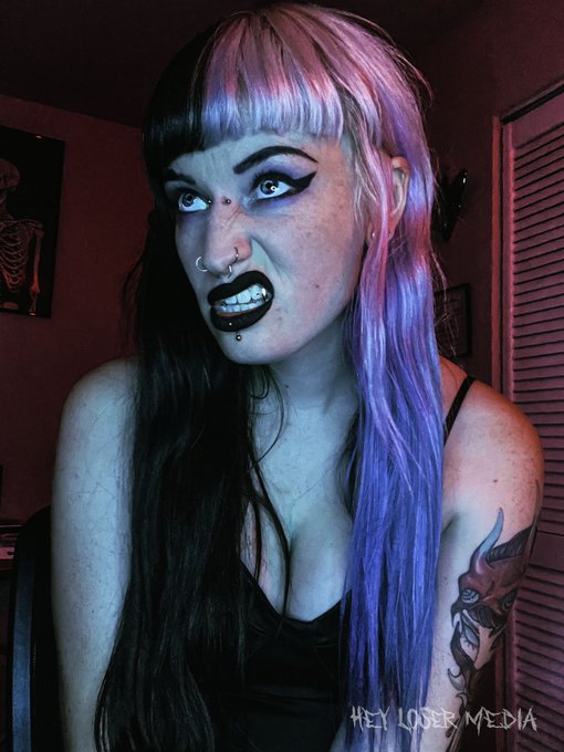 Do you think I&rsquo;m pretty? ✨ #sammiebeare #vampire #alternative #goth https://t.co/Ic8hDdJU9z<a href="/tag/sammiebeare"class="tags">#sammiebeare</a><a href="/tag/vampire"class="tags">#vampire</a><a href="/tag/goth"class="tags"><span>#goth</span></a><a href="/tag/alternative"class="tags"><span>#alternative</span></a>