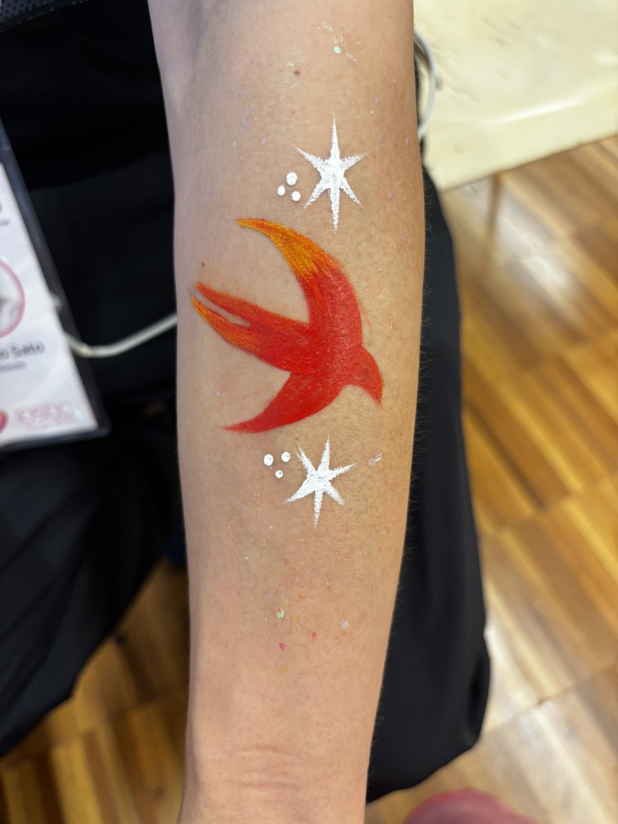 akkiee76's tweet photo. Swift✨#iosdc #iosdcpaint #ボディペインターミホウ https://t.co/sf0g5DG9ji