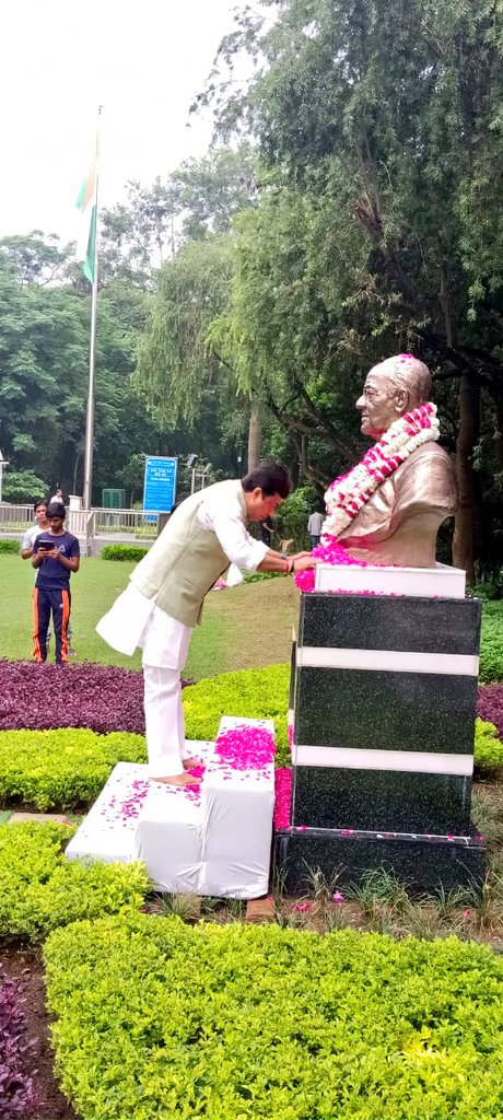SunilYadavBJP's tweet photo. बहुमुखी प्रतिभा के धनी, प्रखर वक्ता, देश के पूर्व वित्त मंत्री,विख्यात कानूनविद, अर्थशास्त्री एवं पूर्व केंद्रीय मंत्री, पद्म विभूषण श्रद्धेय स्व. श्री अरुण जेटली जी की पुण्यतिथि पर उन्हें शत्-शत् नमन। 

जीवन की अंतिम सांस तक राष्ट्र और समाज की सेवा के लिए डटे रहे। https://t.co/jumF1CEMwU