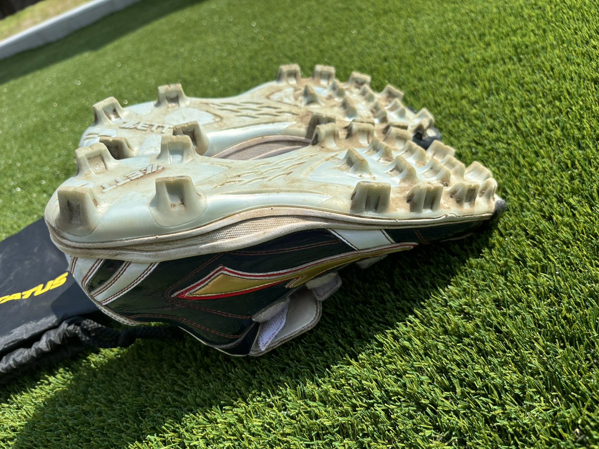 okasaku56's tweet photo. ⚾️断捨離⚾️

26.5センチのZETTオーダースパイク
３ヶ月使用

珍しい折りベロです。
樹脂スパイクなので軽いです。

定価28,000円ですが…
もちろんそれより安いので
気になる方DMください！

拡散していただけると嬉しいです😎⚾️ https://t.co/Doo9WuBw0o