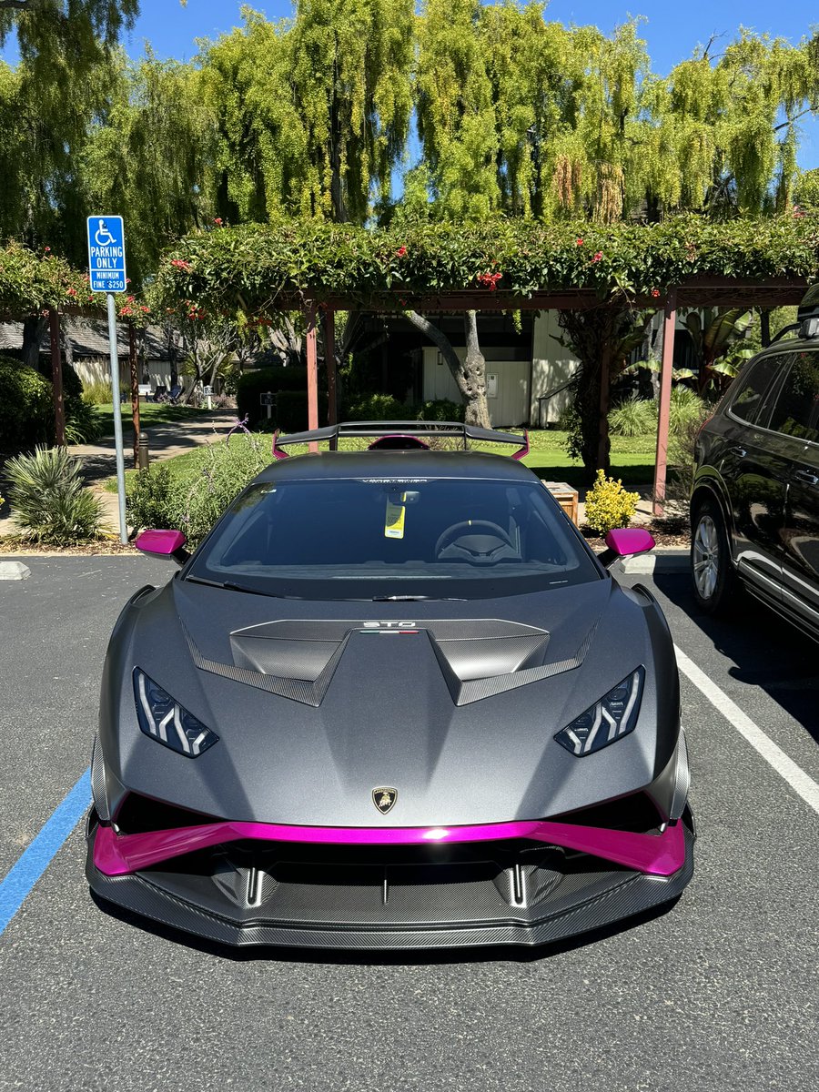 MR_FUERTE's tweet photo. #carweek https://t.co/JqQNKsLp1u