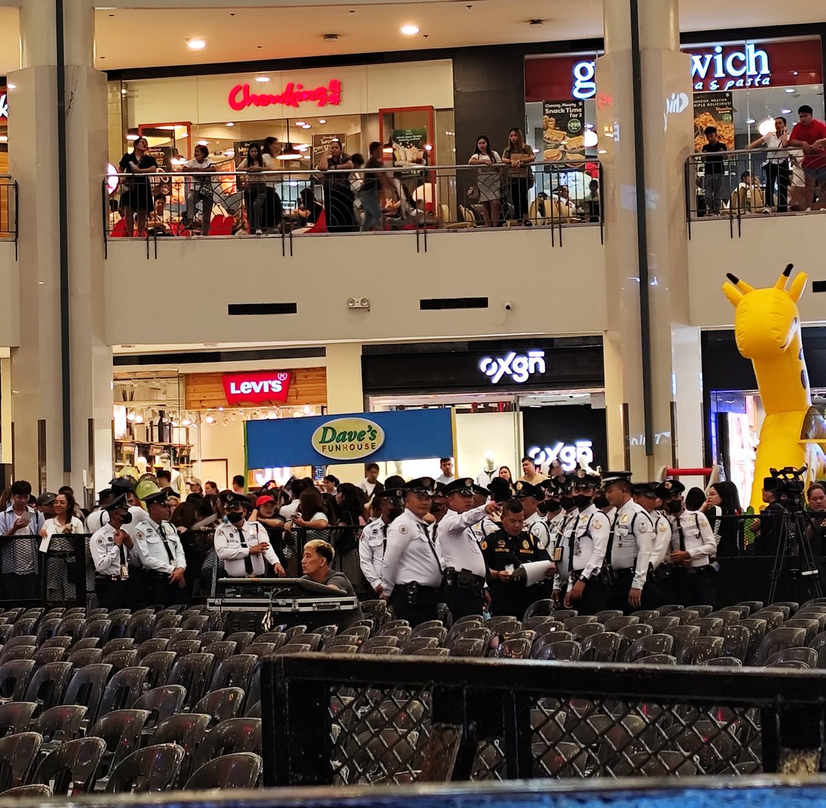 AquaFreshhh_'s tweet photo. Grabe andami nyo sirs! 🙌

STELL INSIDE MARKET MARKET
#Stell @stellajero_
#StellRoomEPTourTaguig https://t.co/C1UzIw7YKf